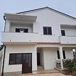 Malo Apartment Seline