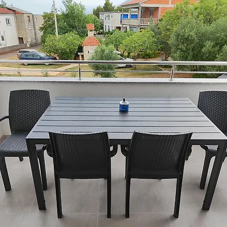Apartment Malo Seline
