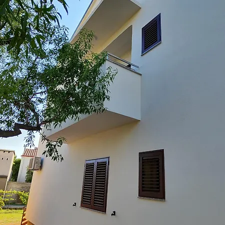 Apartamento Malo Seline